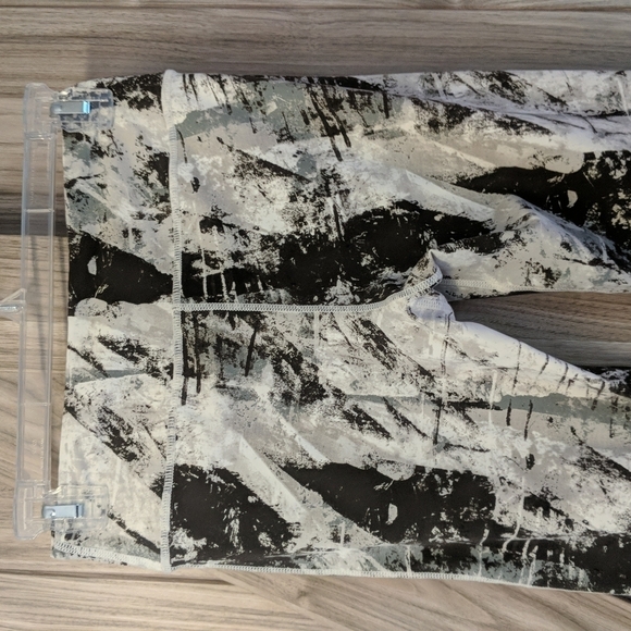 Mono B Women's Marble Athletic Leggings Size Small - Picture 3 of 5